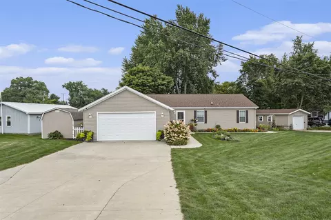 817 Pine Is, Coldwater, MI 49036