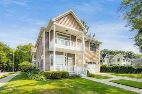 98 North Shr #1, South Haven, MI 49090
