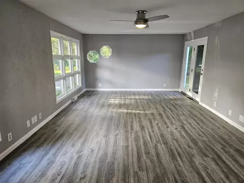 Living - 113 E Chicago, Coldwater, MI 49036 photo 4 of 6