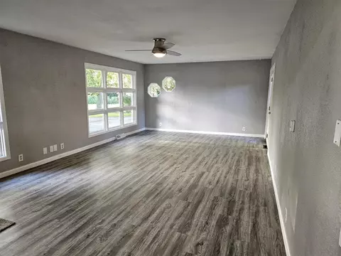 Living - 113 E Chicago, Coldwater, MI 49036 photo 5 of 6