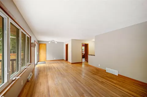Living - 413 Chippewa, Buchanan, MI 49107 photo 2 of 3