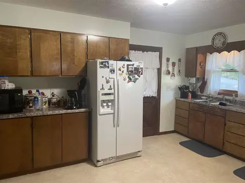 Kitchen - 11574 Ramseyer, Plainwell, MI 49080 photo 2 of 4