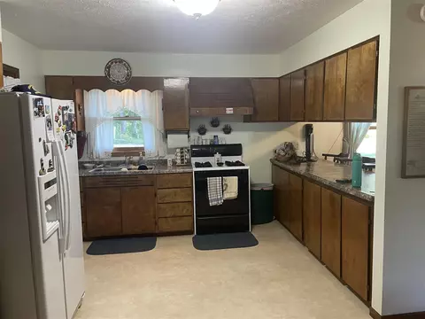 Kitchen - 11574 Ramseyer, Plainwell, MI 49080 photo 1 of 4