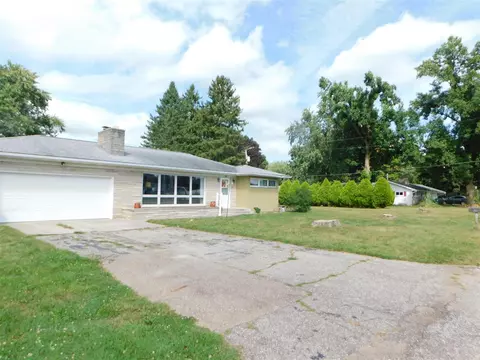 310 W Edgar Bergen, Decatur, MI 49045