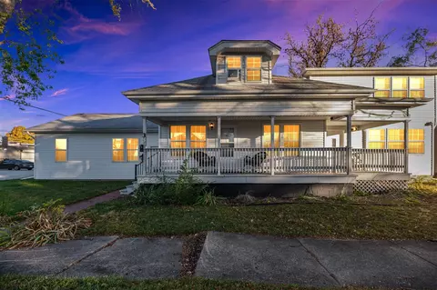 33 E Bernhard, Hazel Park, MI 48030