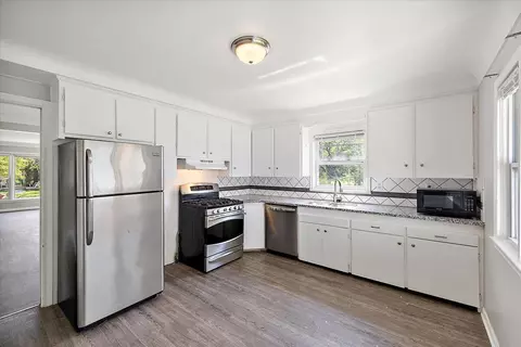 Kitchen - 18901 Berden, Grosse Pointe, MI 48236 photo 3 of 4