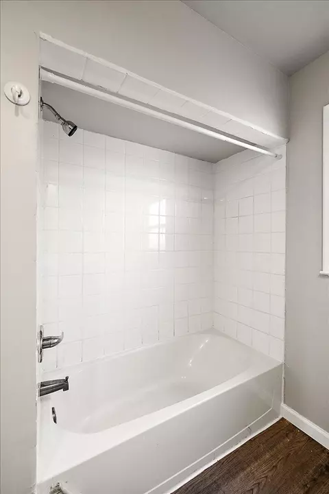 Bath - 18901 Berden, Grosse Pointe, MI 48236 photo 3 of 8