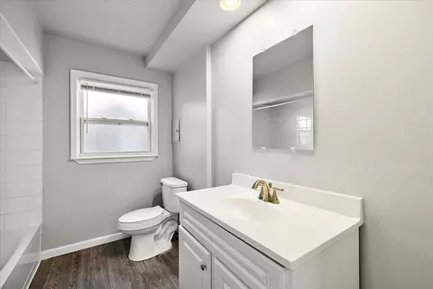 Bath - 18901 Berden, Grosse Pointe, MI 48236 photo 1 of 8