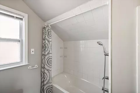 Bath - 18901 Berden, Grosse Pointe, MI 48236 photo 6 of 8