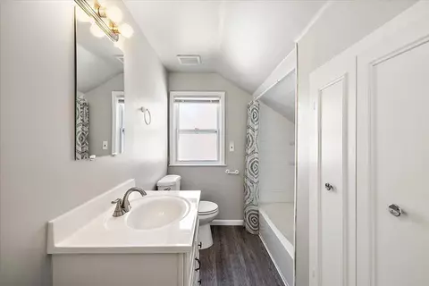 Bath - 18901 Berden, Grosse Pointe, MI 48236 photo 4 of 8