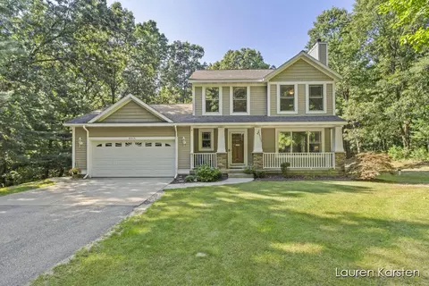 8015 Courtland, Rockford, MI 49341