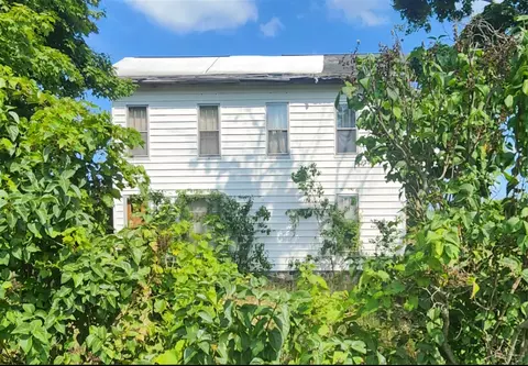 68869 70th, Watervliet, MI 49098