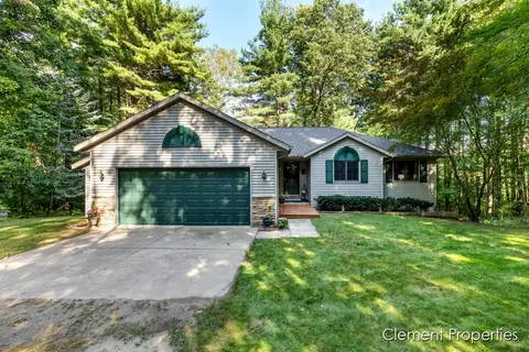 13500 Pine Is, Sparta, MI 49345