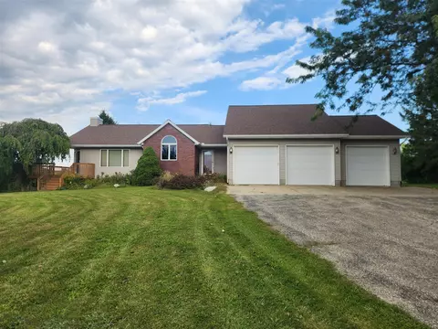 5464 S Maple Island Rd, Fremont, MI 49412