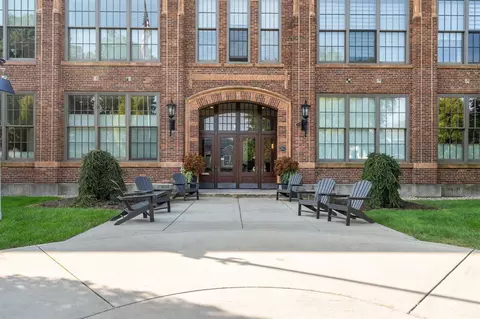 156 W 11th #202, Holland, MI 49423