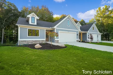 5179 Blendon Woods #12, Hudsonville, MI 49426