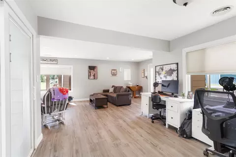 1499 Glasgow, Jackson, MI 49201 photo 9