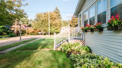 566 E Willard, Lansing, MI 48910 photo 5