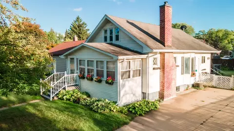 566 E Willard, Lansing, MI 48910 photo 2