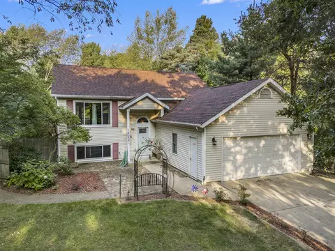 14258 Quincy St, Holland, MI 49424