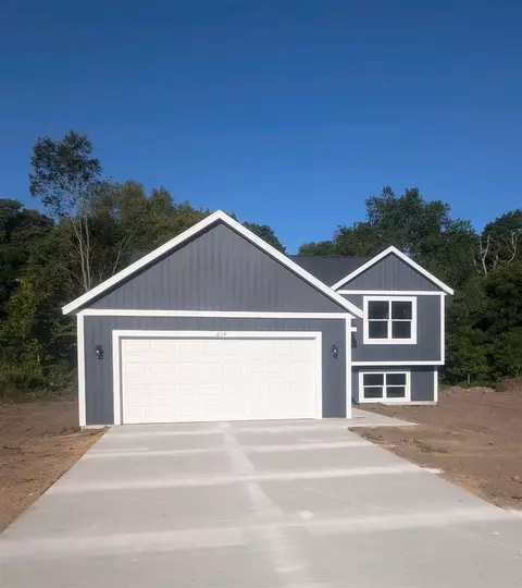 614 Rust, Big Rapids, MI 49307 photo 2