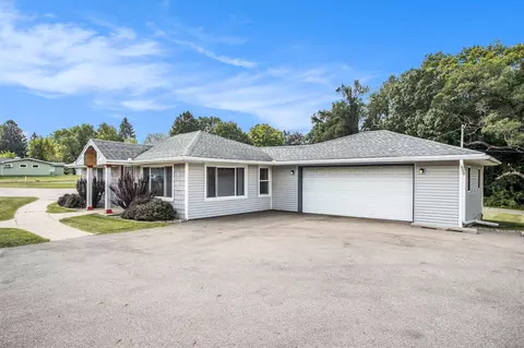 263 N 20th, Springfield, MI 49037 photo 3