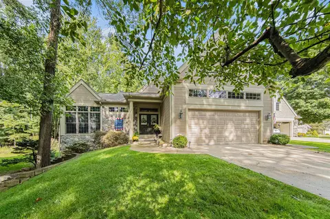 2127 Lake Wood, Jackson, MI 49203