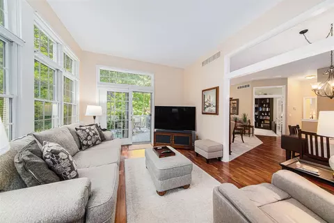 Living - 2127 Lake Wood, Jackson, MI 49203 photo 5 of 6