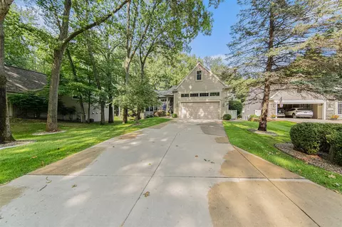 Exterior - 2127 Lake Wood, Jackson, MI 49203 photo 5 of 6