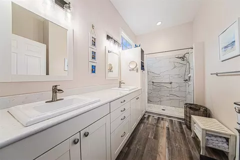 Bath - 2127 Lake Wood, Jackson, MI 49203 photo 1 of 2
