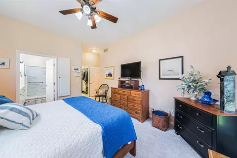 Bedroom - 2127 Lake Wood, Jackson, MI 49203 photo 2 of 4