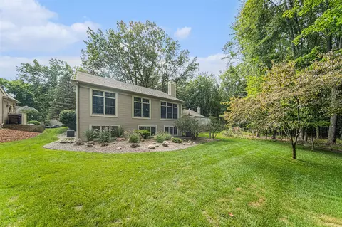 Exterior - 2127 Lake Wood, Jackson, MI 49203 photo 3 of 6