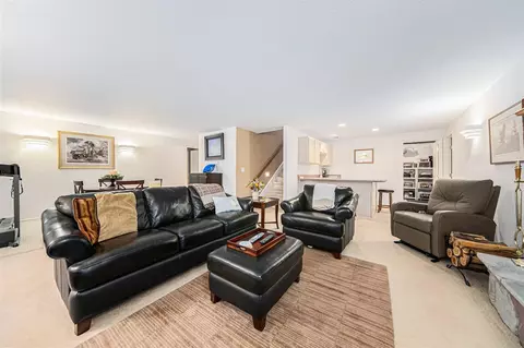 Living - 2127 Lake Wood, Jackson, MI 49203 photo 3 of 6