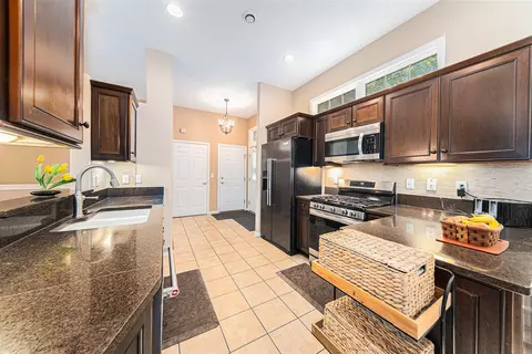 Kitchen - 2127 Lake Wood, Jackson, MI 49203 photo 1 of 3