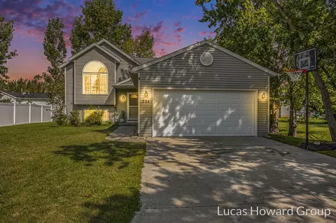 224 W Ferney, Clarksville, MI 48815