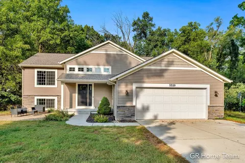 3329 Ivanrest, Grandville, MI 49418