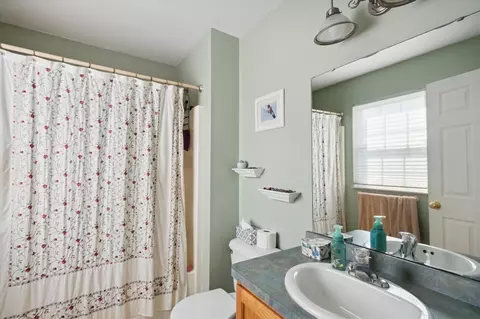 Bath - 1408 Willow, Jackson, MI 49201 photo 2 of 5