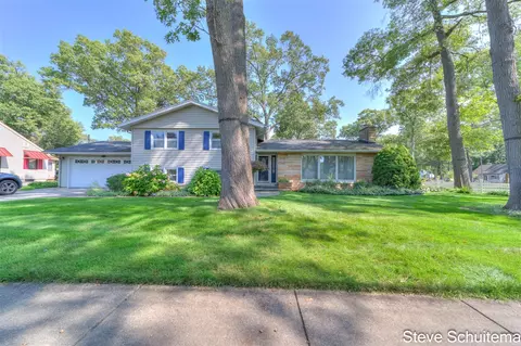 3574 Mccracken, Norton Shores, MI 49441