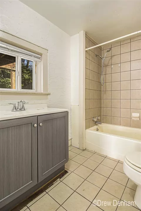 Bath - 209 E Hazel, Lansing, MI 48910 photo 1 of 1