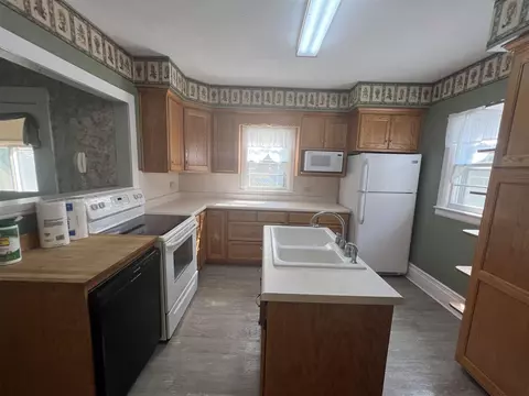 230 W State, Grant, MI 49327 photo 10