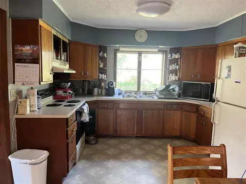 Kitchen - 2046 E Baseline, Hart, MI 49420 photo 2 of 2