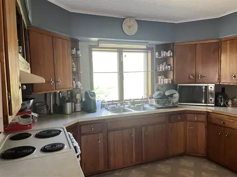 Kitchen - 2046 E Baseline, Hart, MI 49420 photo 1 of 2