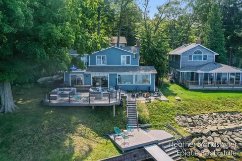 5952 S S Shr, Whitehall, MI 49461
