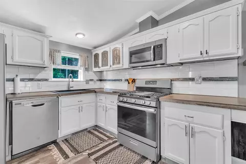 Kitchen - 36241 Cypress, Romulus, MI 48174 photo 2 of 4