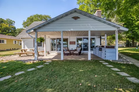 5530 Cozy Pt, Newaygo, MI 49337