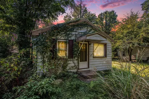 31963 W Lakeshore, Dowagiac, MI 49047