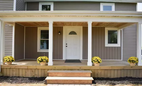 6416 S Croswell, Ashley, MI 48806
