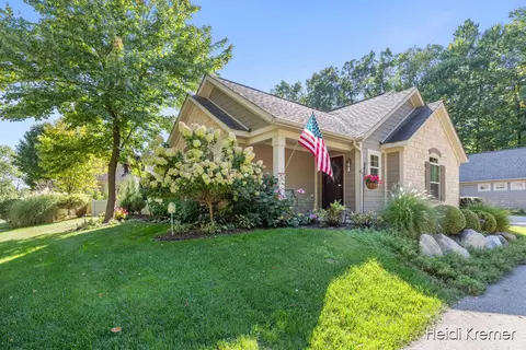 1101 Bridge Crst, Ada, MI 49301