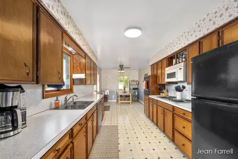 1904 138th, Dorr, MI 49323 photo 5