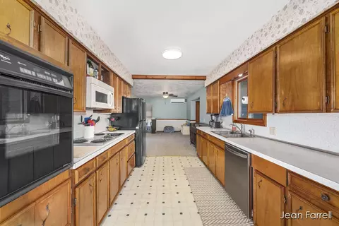 1904 138th, Dorr, MI 49323 photo 4